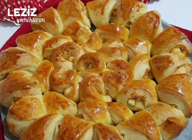 Kek Kalıbında Gül Poğaça