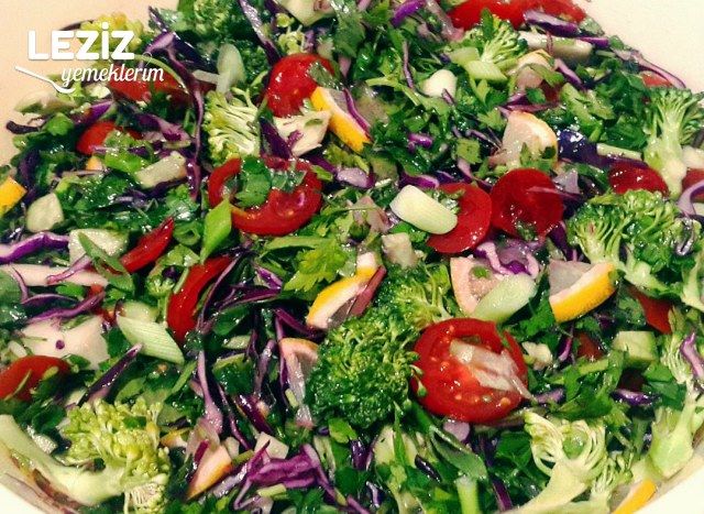 Bol Yeşillikli Sağlık Salatası