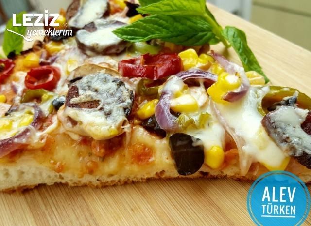 En Bol Malzemeli Tepsi Pizzası (Şahane)
