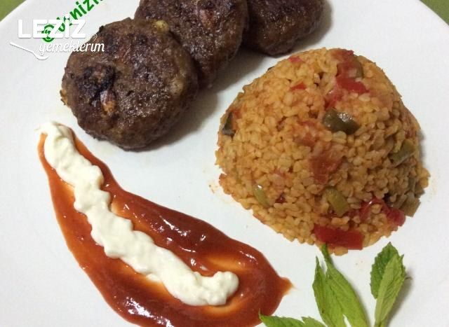 Domatesli Bulgur Pilavı Tarifi