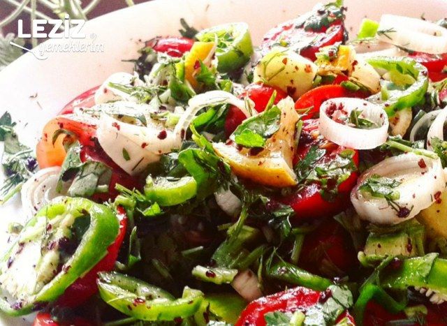 Çeri Domatesi Salatası