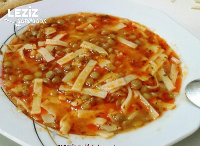 Erişteli Yeşil Mercimek Çorbası Nasıl Yapılır