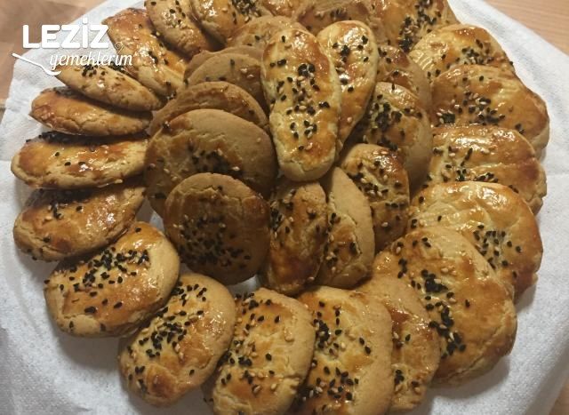 Ağızda Dağılan Tuzlu Pastane Kurabiyesi