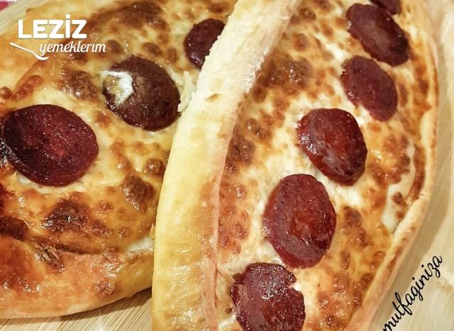 Kaşarlı Sucuklu Pide