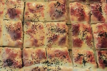 Soğanlı El Açma Börek