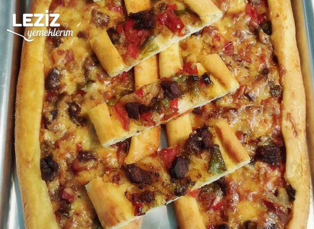 Kuşbaşılı Kaşarlı Pide