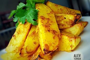 Pratik Harika Soslu Fırında Patates Dilimi