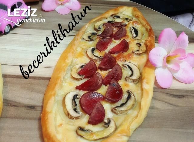 Kaşarlı Sucuklu / Mantarlı Pide