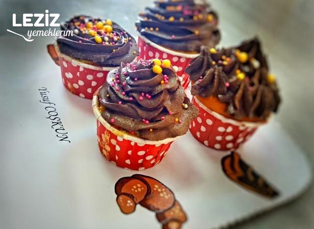 Şefinden Pratik Nefis Vanilyalı Cupcake