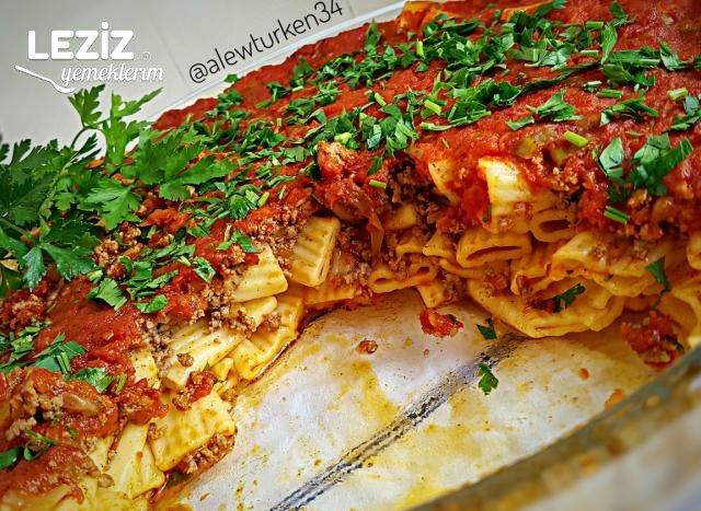 Harika Kıymalı Domates Soslu Fırın Makarna (Mutlaka Deneyin)