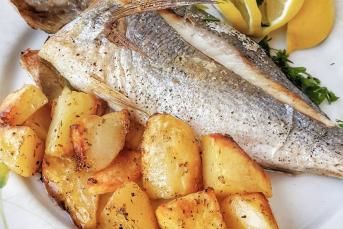 Baharatlı Patates Eşliğinde Fırında Çipura