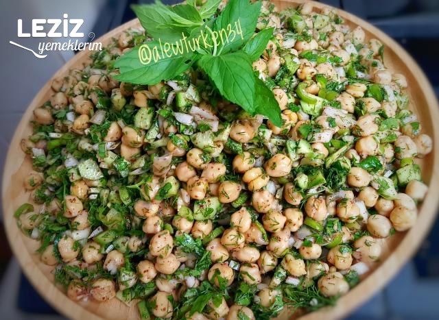 Taze Naneli Bol Yeşillikli  Nohut Salatası (Yedikçe Yediren)