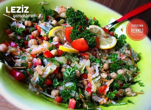 Leziz Nohutlu Gün Salatası