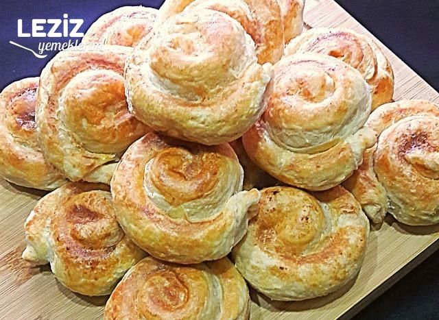 Milföy Hamurundan Gül Böreği