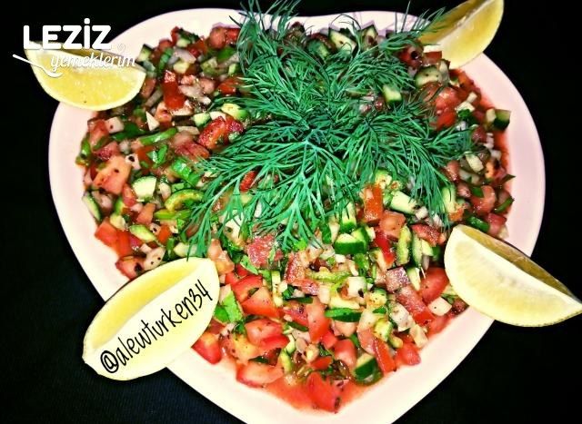Turşu Tadında Soslu Baharatlı Salata