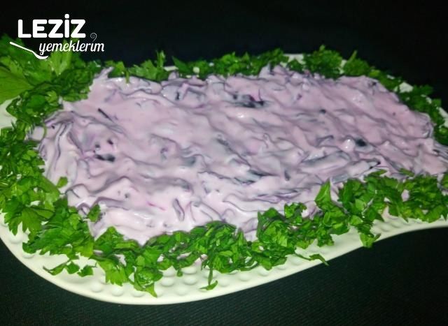 Yoğurtlu Mor Lahana Salatası
