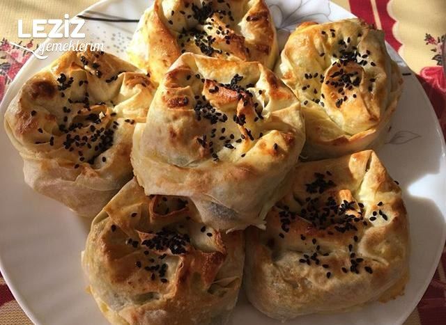 Kabaklı Havuçlu Gül Böreği Tarifi