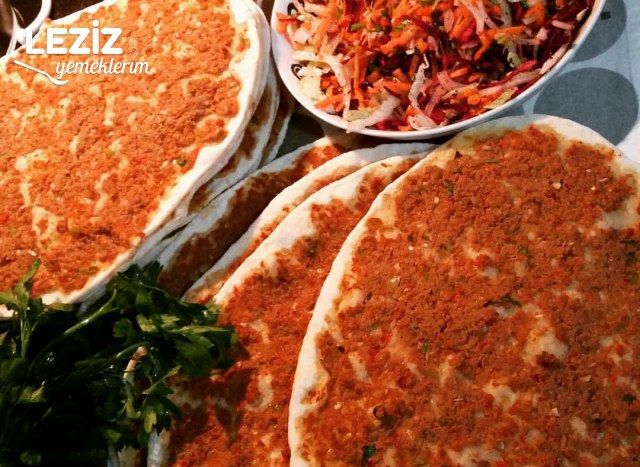Ev Yapımı Lahmacun Nasıl Yapılır
