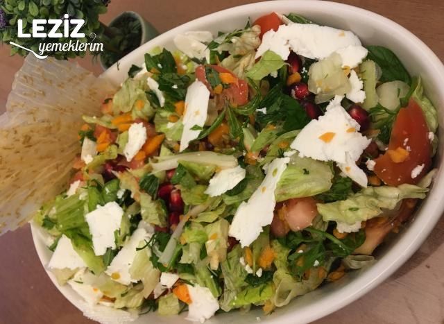 Keçi Peynirli Karışık Salata
