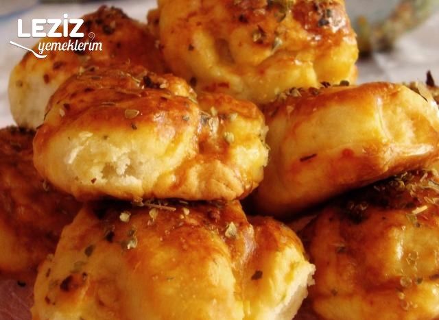 Labne Peynirli Kıyır Poğaça