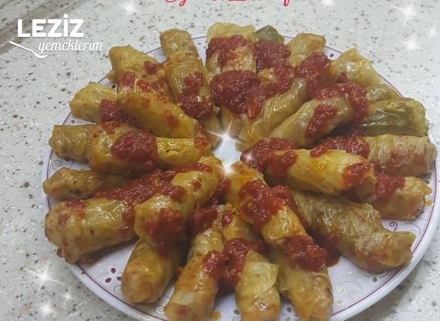 Salçalı Etli Lahana Sarması