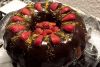 Çikolata Soslu Çilekli Kek