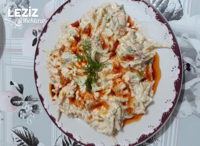 Yoğurtlu Erişte Salatası