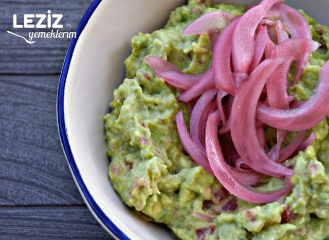 Kırmızı Soğan Turşulu Guacamole (Avokado Ezmesi)