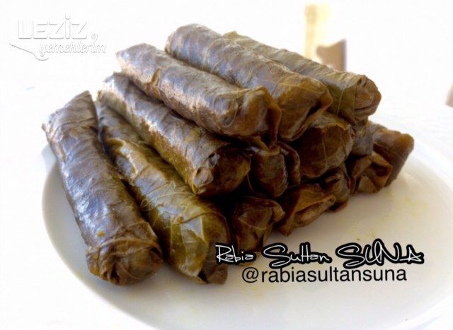 Zeytinyağlı Tavuk Etli Yaprak Sarması