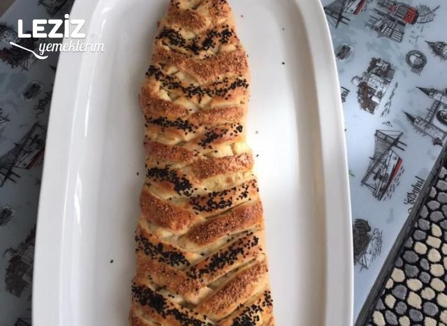Saç Örgülü Pastırmalı Çörek