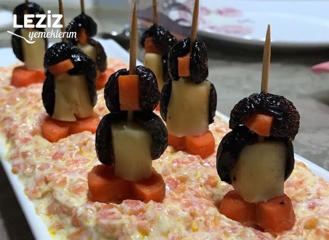 Penguen Süslü Havuç Tarator