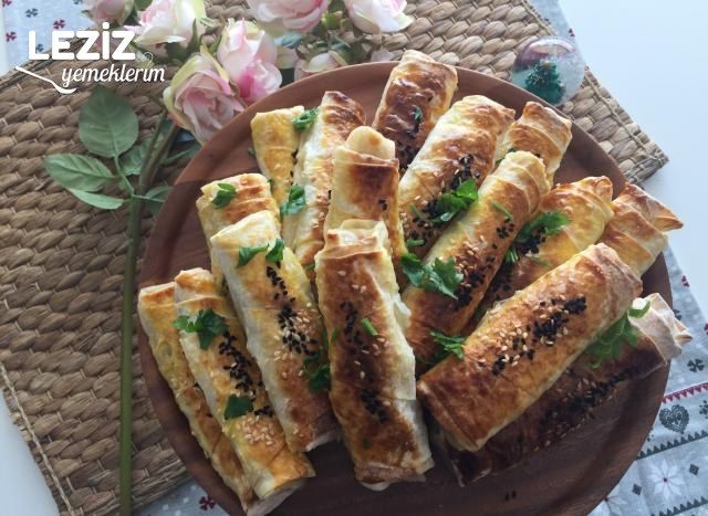 Artan Karnıyarık İçinden Kıymalı Börek