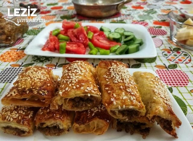 Baklava Yufkasından Kıymalı Börek