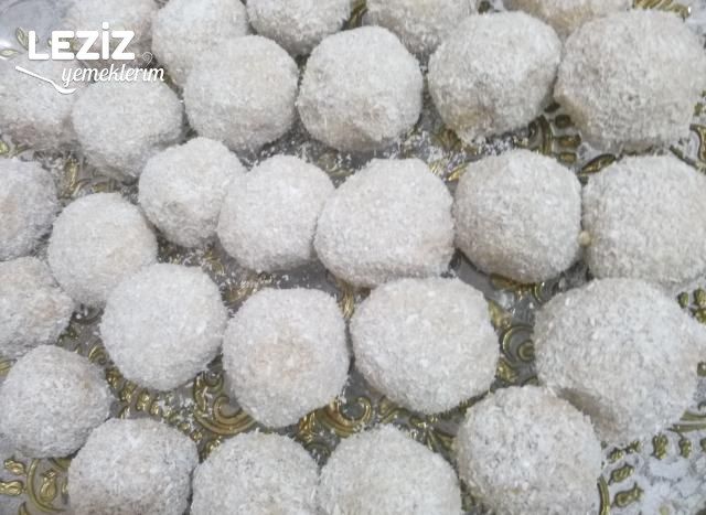 Hindistan Cevizi Kaplı Elmalı Toplar