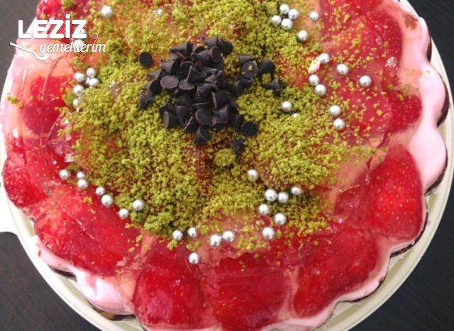 Çilekli Kolay Pasta (Ev Yapımı)