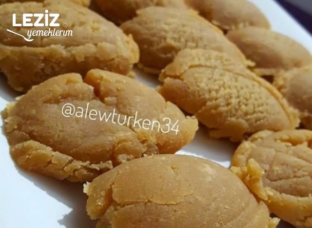 Tereyağlı Sütlü Un Helvası