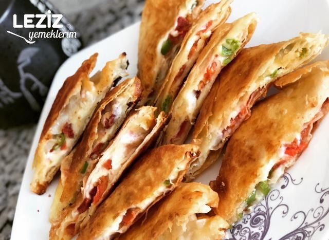 Sebzeli Sucuklu Börek