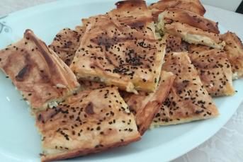 Lor Peynirli Tepsi Böreği
