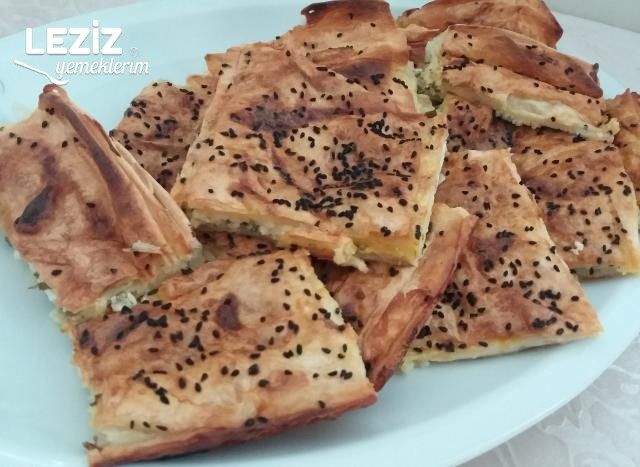Lor Peynirli Tepsi Böreği