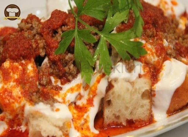 Yoğurtlu Pideli Kebap