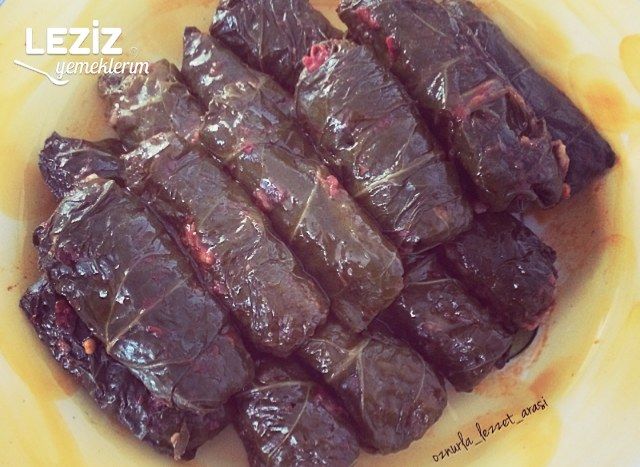 Soslu Kıymalı Karalahana Sarması