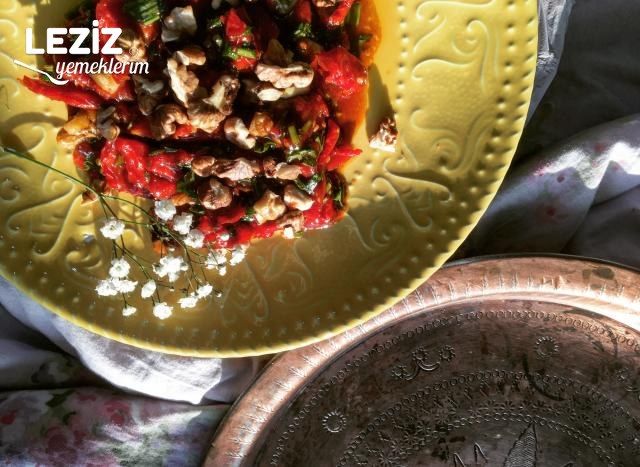Kuru Domates Salatası Nasıl Yapılır