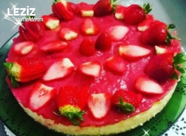 Çilek Soslu Cheesecake