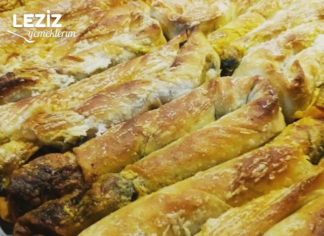 El Açması Tadında Ispanaklı Börek
