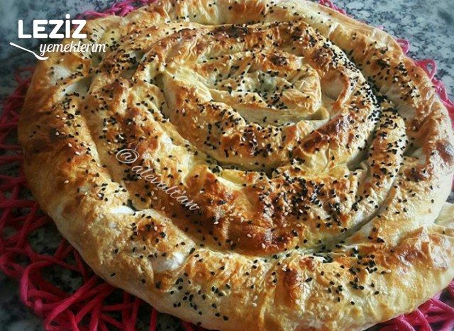 3 Yufkadan Pratik Ispanaklı Peynirli Börek