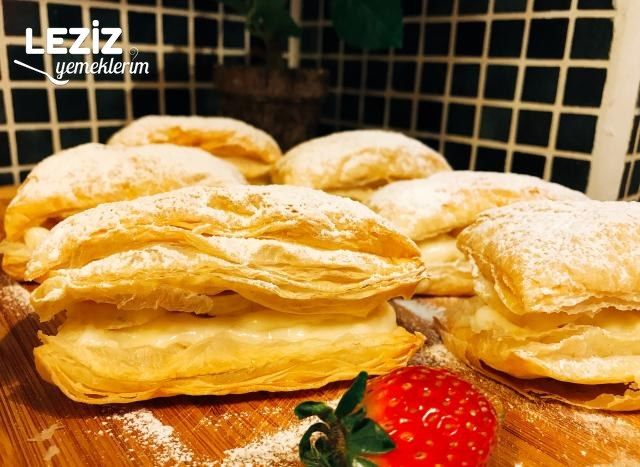 Kremalı Muzlu Milföy Pasta (Çok Leziz)