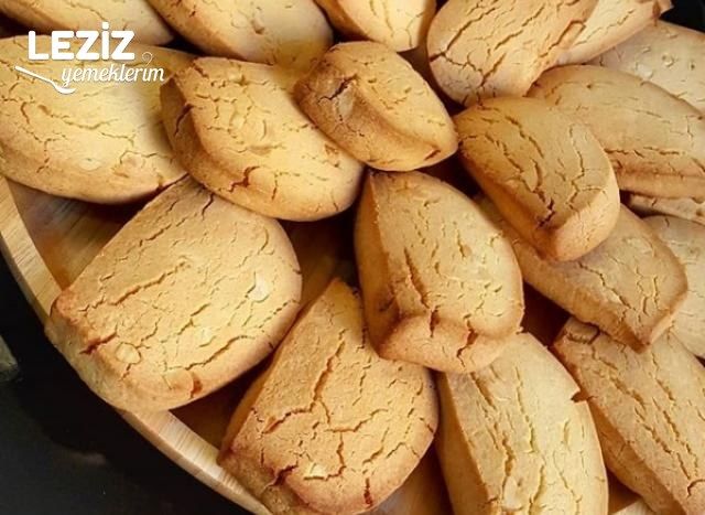 Ağızda Dağılan Fındık Parçalı Pastane Kurabiyesi