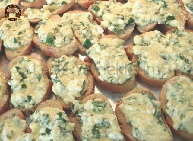 Yumurtalı Peynirli Ekmekler