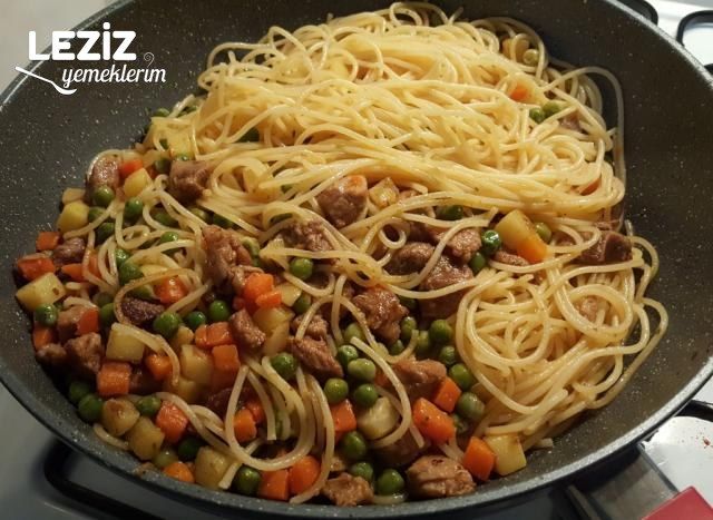 Etli Garnitürlü Spagetti