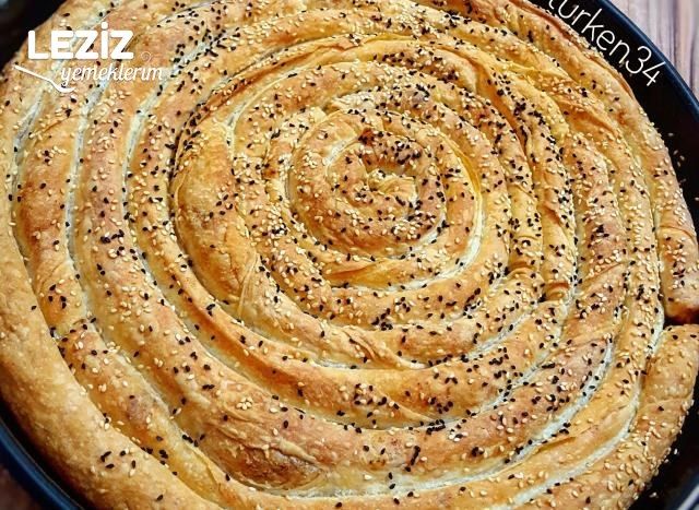 Nişastalı El Açması Tadında Patatesli Börek